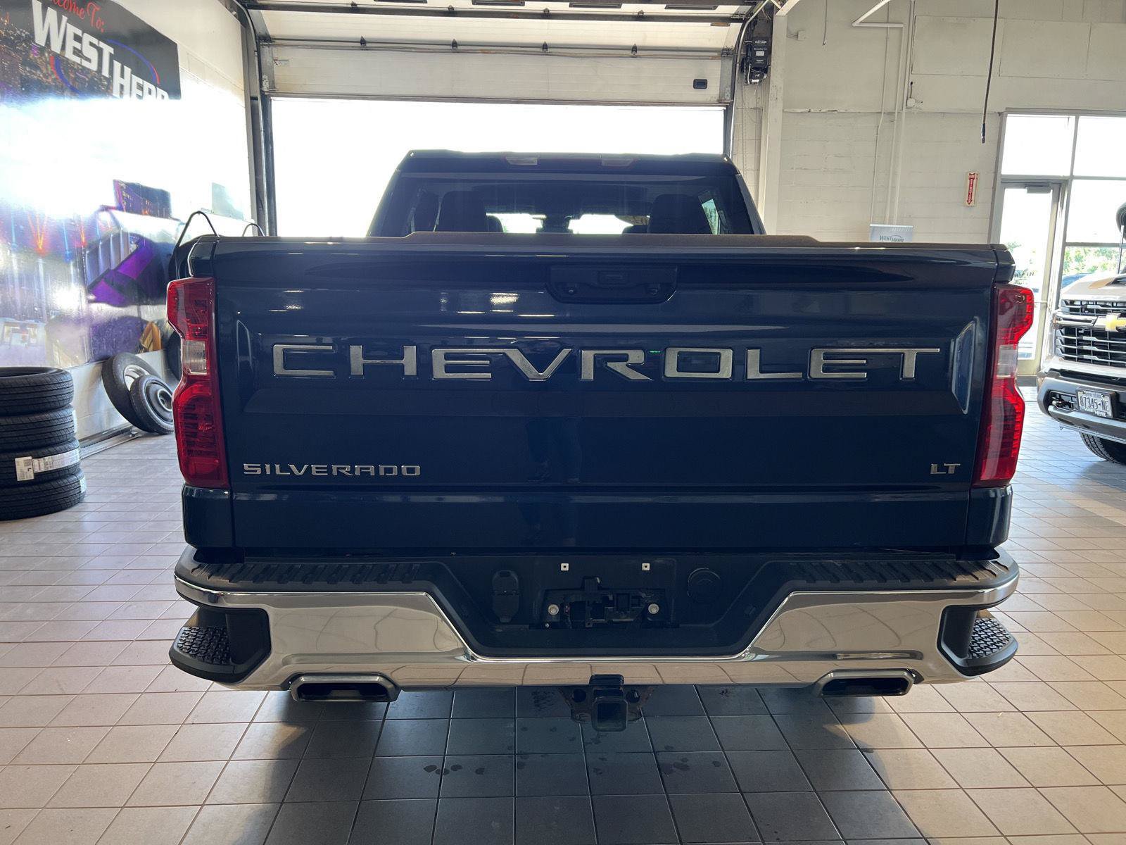Used 2023 Chevrolet Silverado 1500 LT w/ Z71 Off-Road Package AWD/4WD image 8