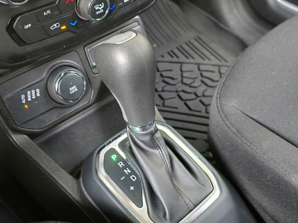 Used 2021 Jeep Renegade Sport image 32