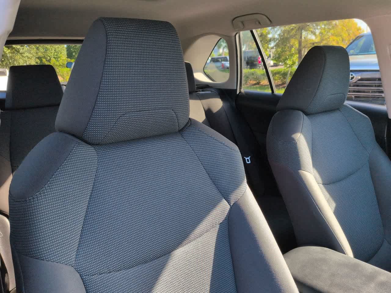 Used 2022 Toyota RAV4 LE FWD image 7