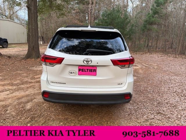 Used 2019 Toyota Highlander SE image 11