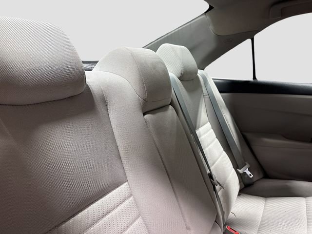 Used 2017 Toyota Camry LE FWD image 18