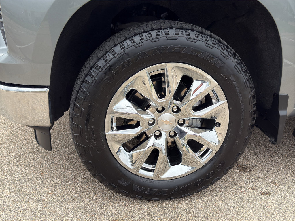 Used 2024 Chevrolet Silverado 1500 LT AWD/4WD image 10