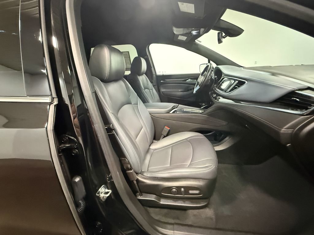 Used 2023 Buick Enclave Essence AWD/4WD image 13