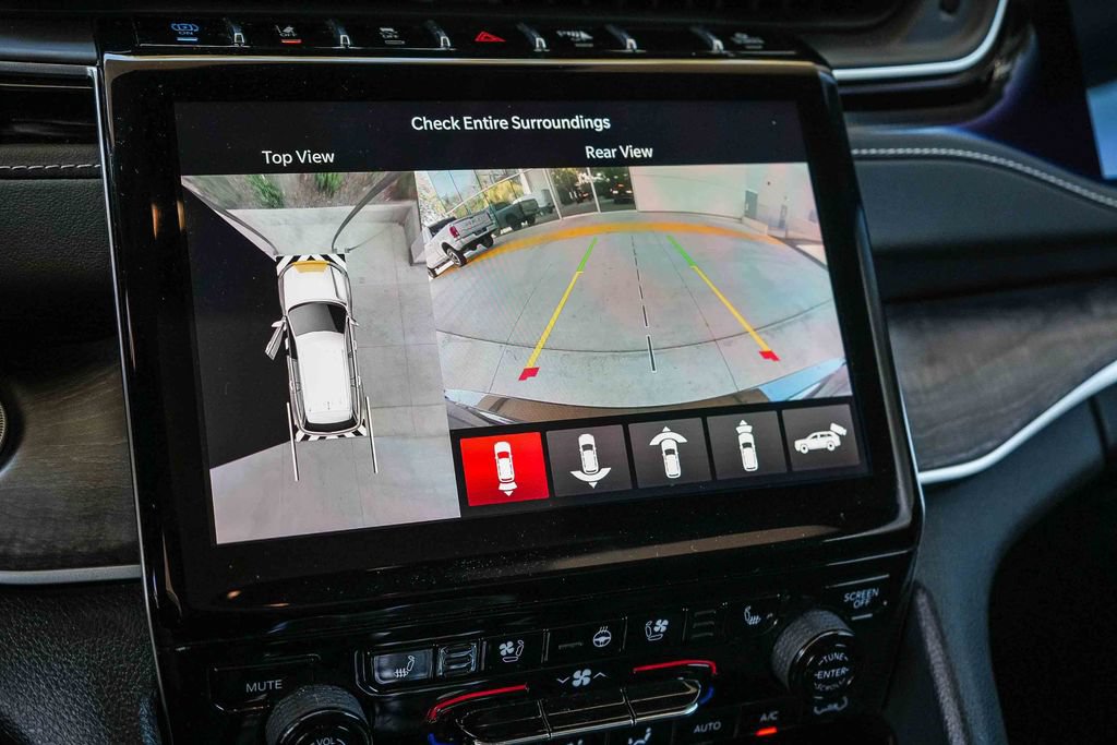 Used 2023 Jeep Grand Cherokee 4WD 4xe w/ Luxury Tech Group II image 23