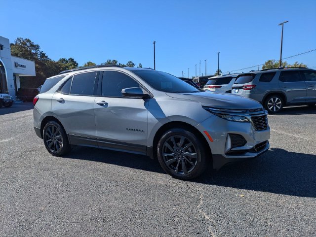 Used 2023 Chevrolet Equinox RS w/ RS Leather Package FWD image 3