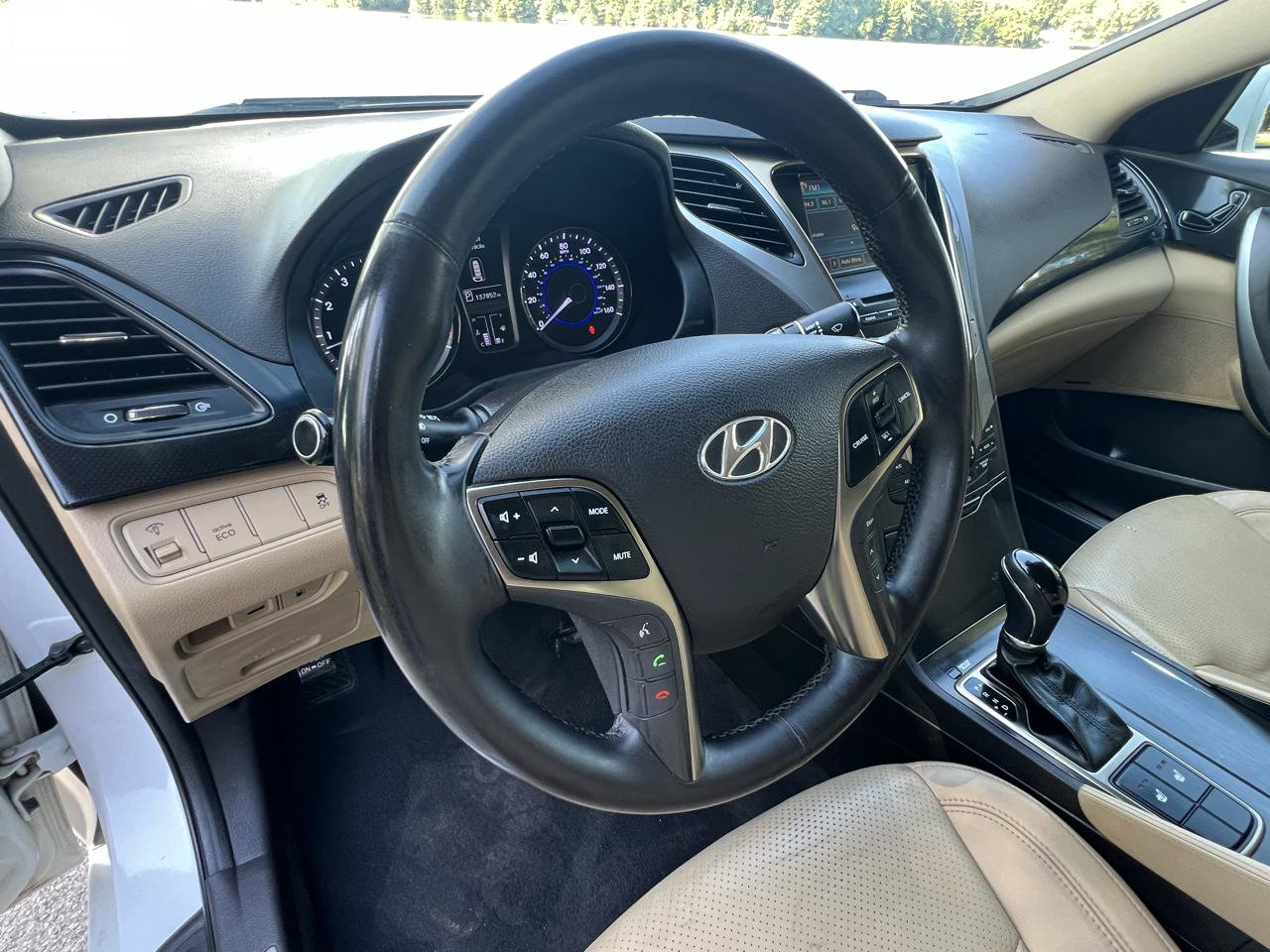 Used 2013 Hyundai Azera FWD image 23