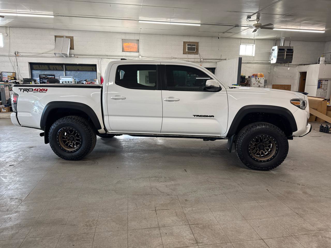 Used 2023 Toyota Tacoma TRD Off-Road w/ Technology Package image 94