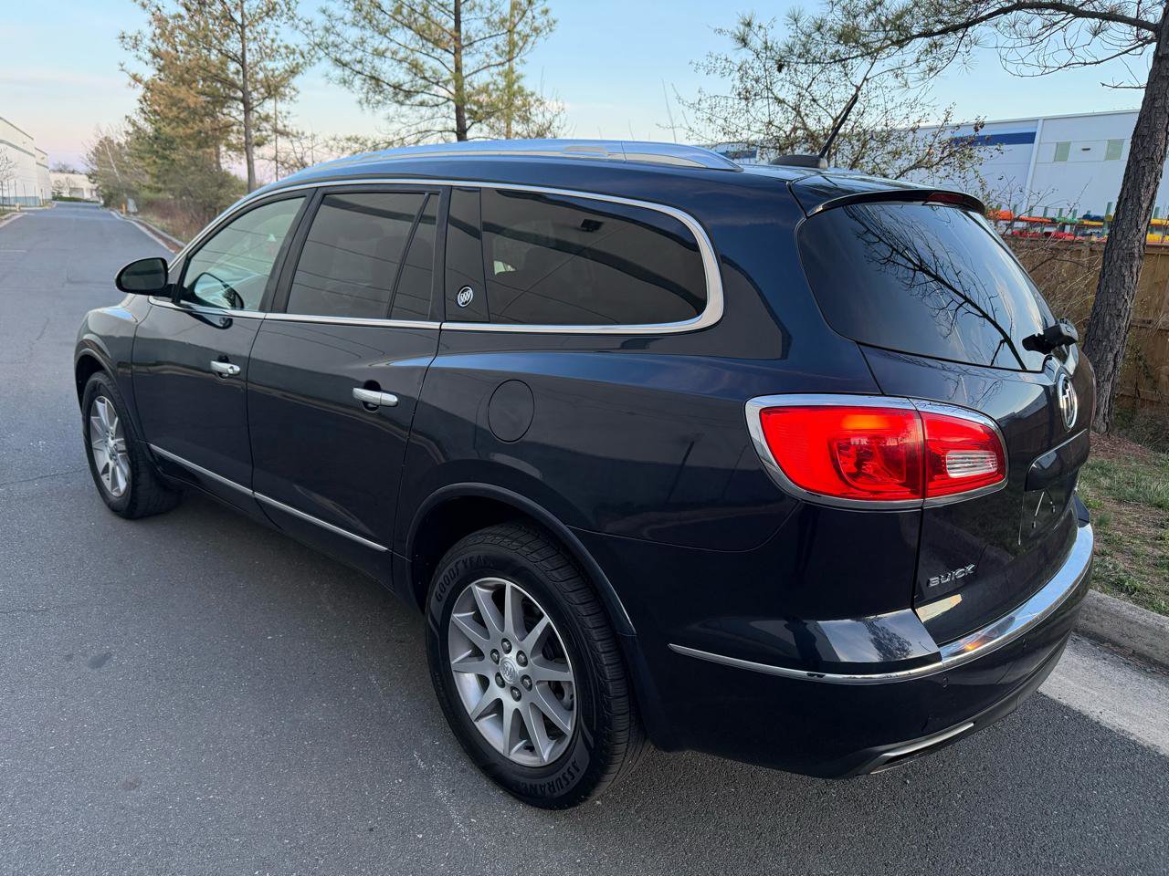 Used 2016 Buick Enclave Leather image 2