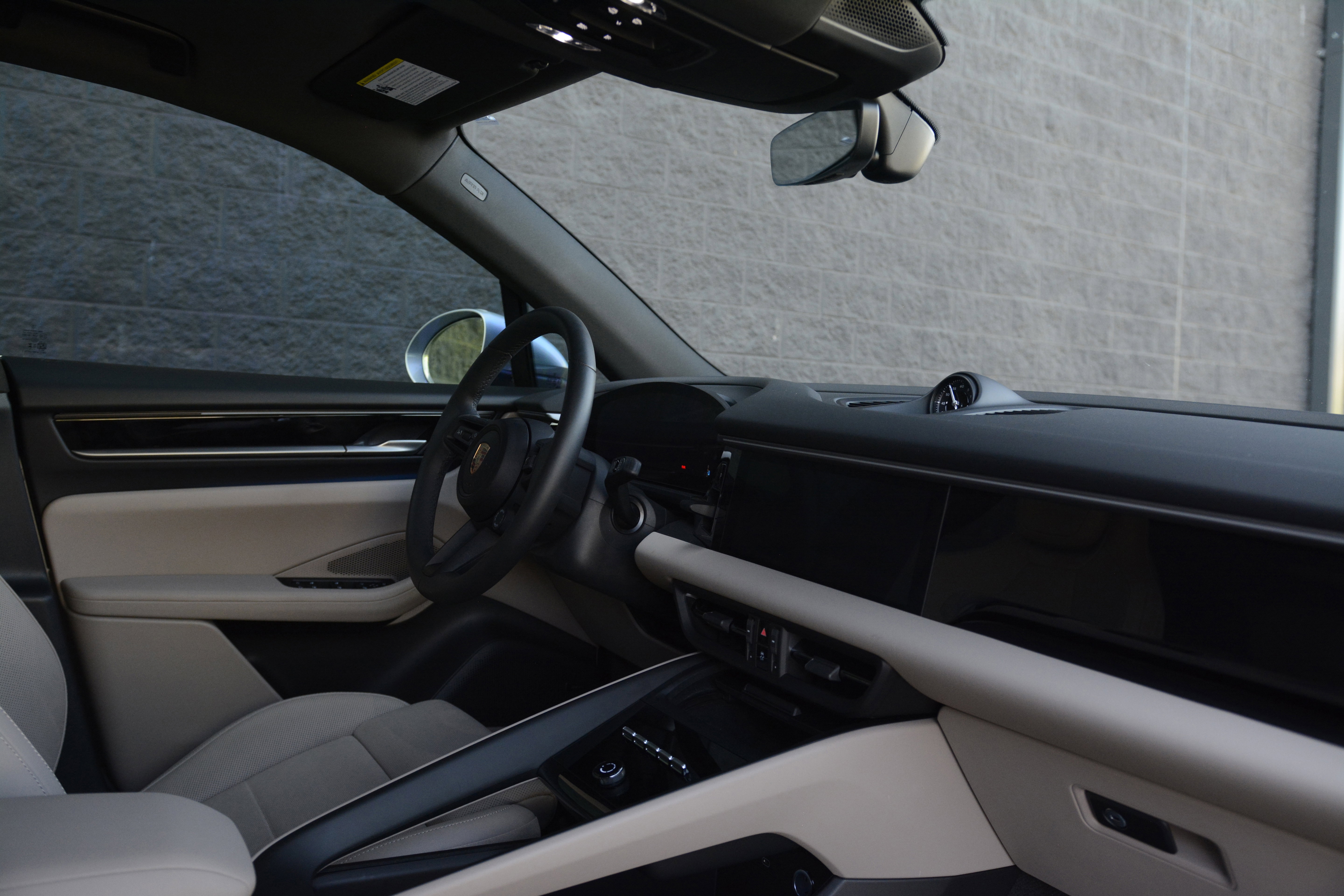 Certified 2025 Porsche Macan 4 Electric image 26