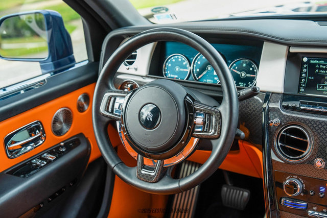 Used 2023 Rolls-Royce Cullinan Black Badge w/ Leather Finishing Pack image 47