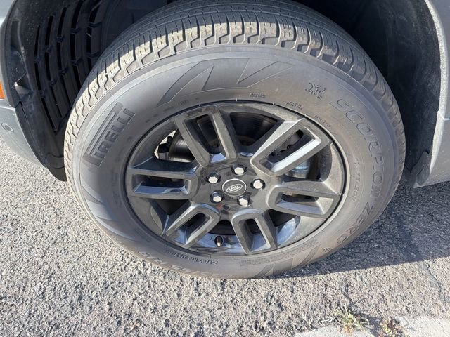 Used 2025 Land Rover Defender 110 S image 11