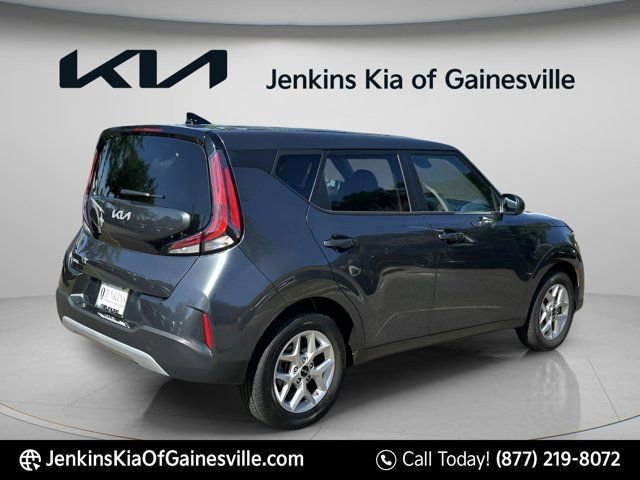Used 2025 Kia Soul LX w/ LX Technology Package FWD image 3