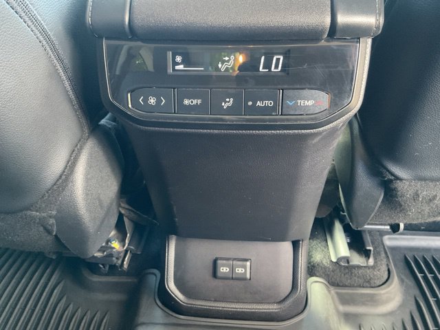Used 2025 Toyota Highlander XLE FWD image 22