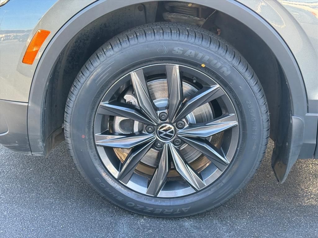 Used 2023 Volkswagen Tiguan SE FWD image 9