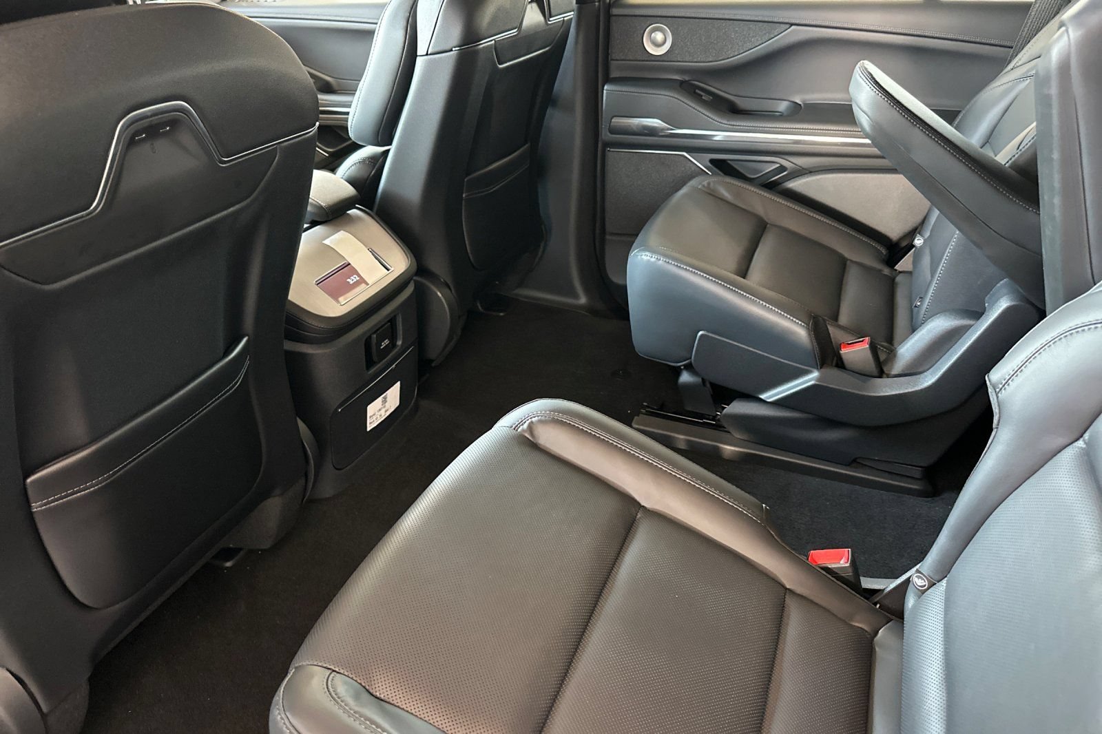 New 2026 Lincoln Navigator Reserve w/ Jet Appearance Package AWD/4WD image 11