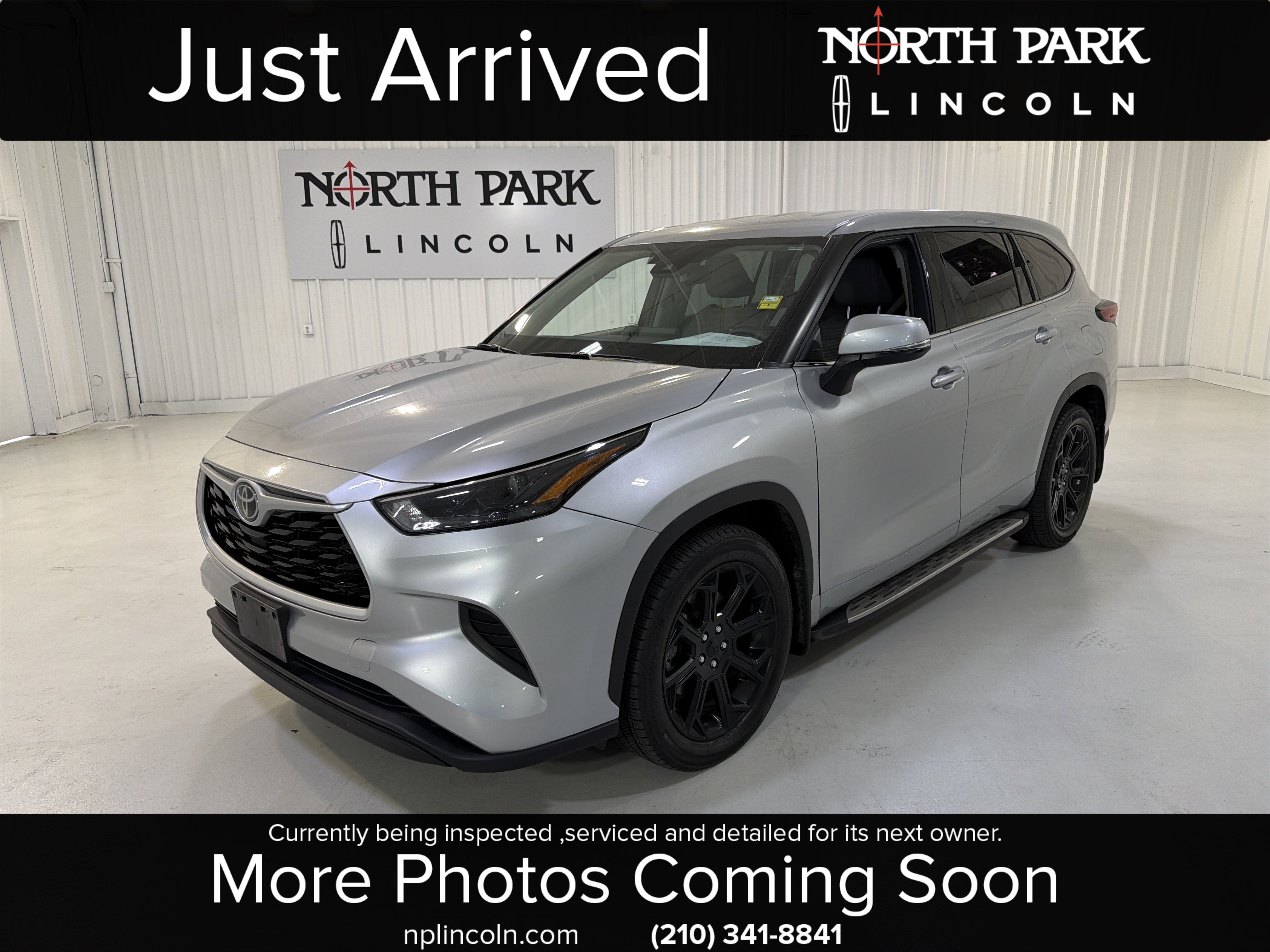 Used 2022 Toyota Highlander L FWD image 1