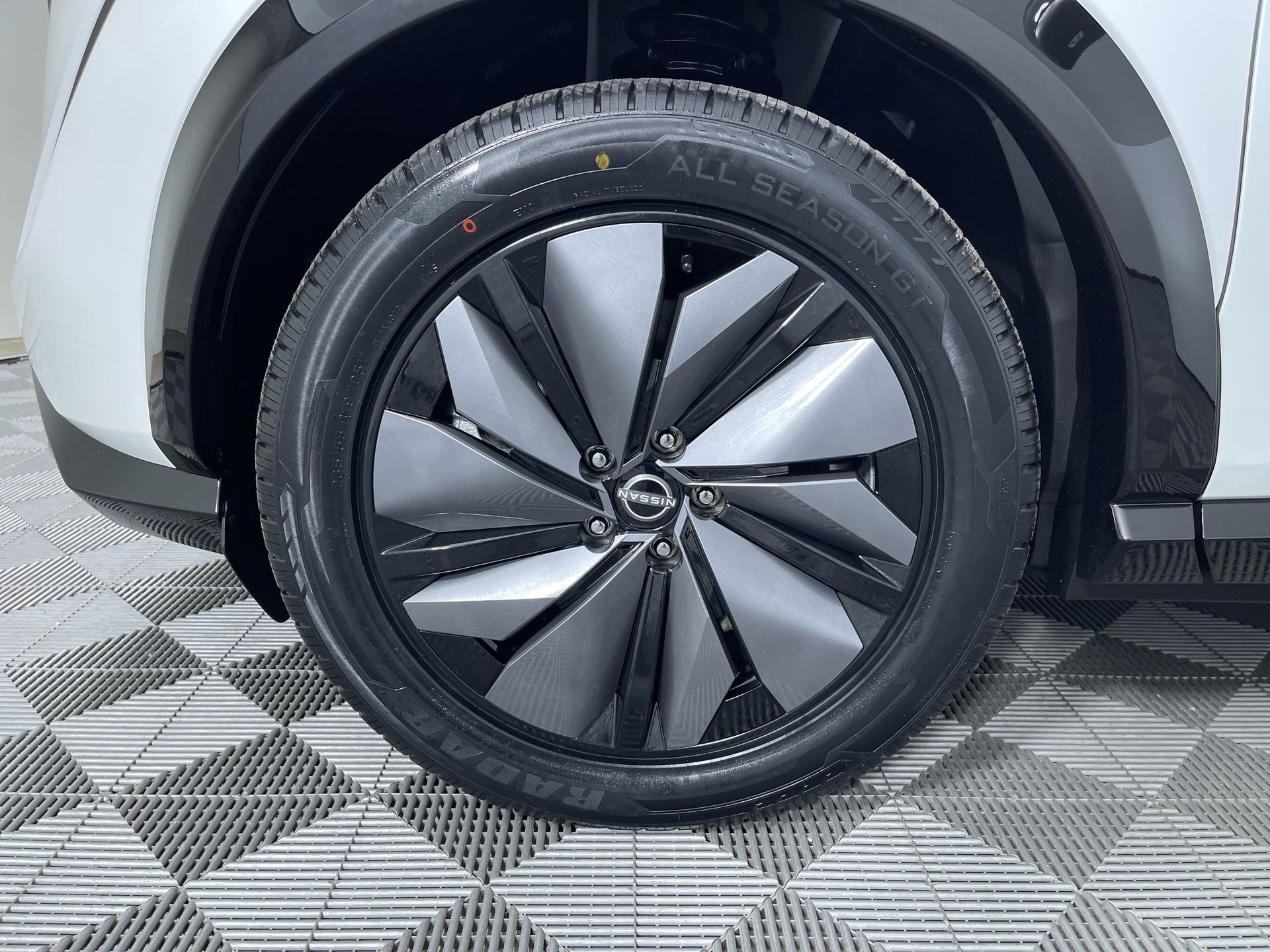 Certified 2024 Nissan Ariya AWD image 26