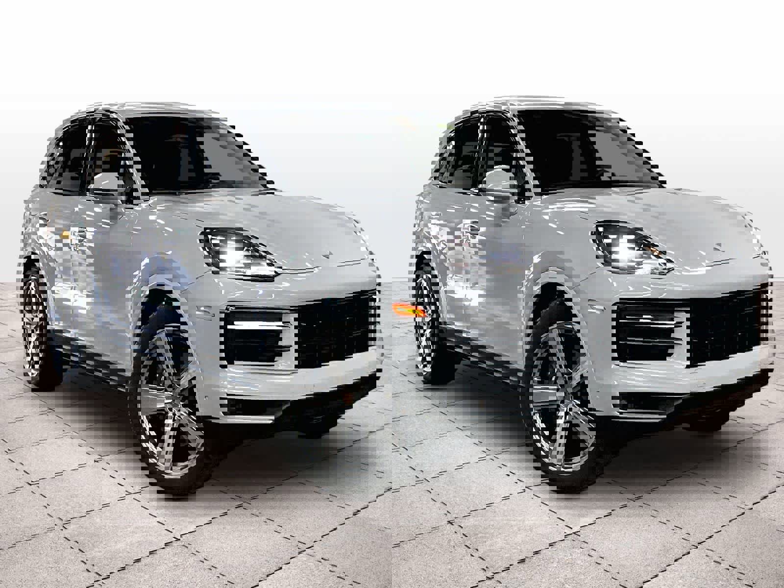 Used 2025 Porsche Cayenne image 2