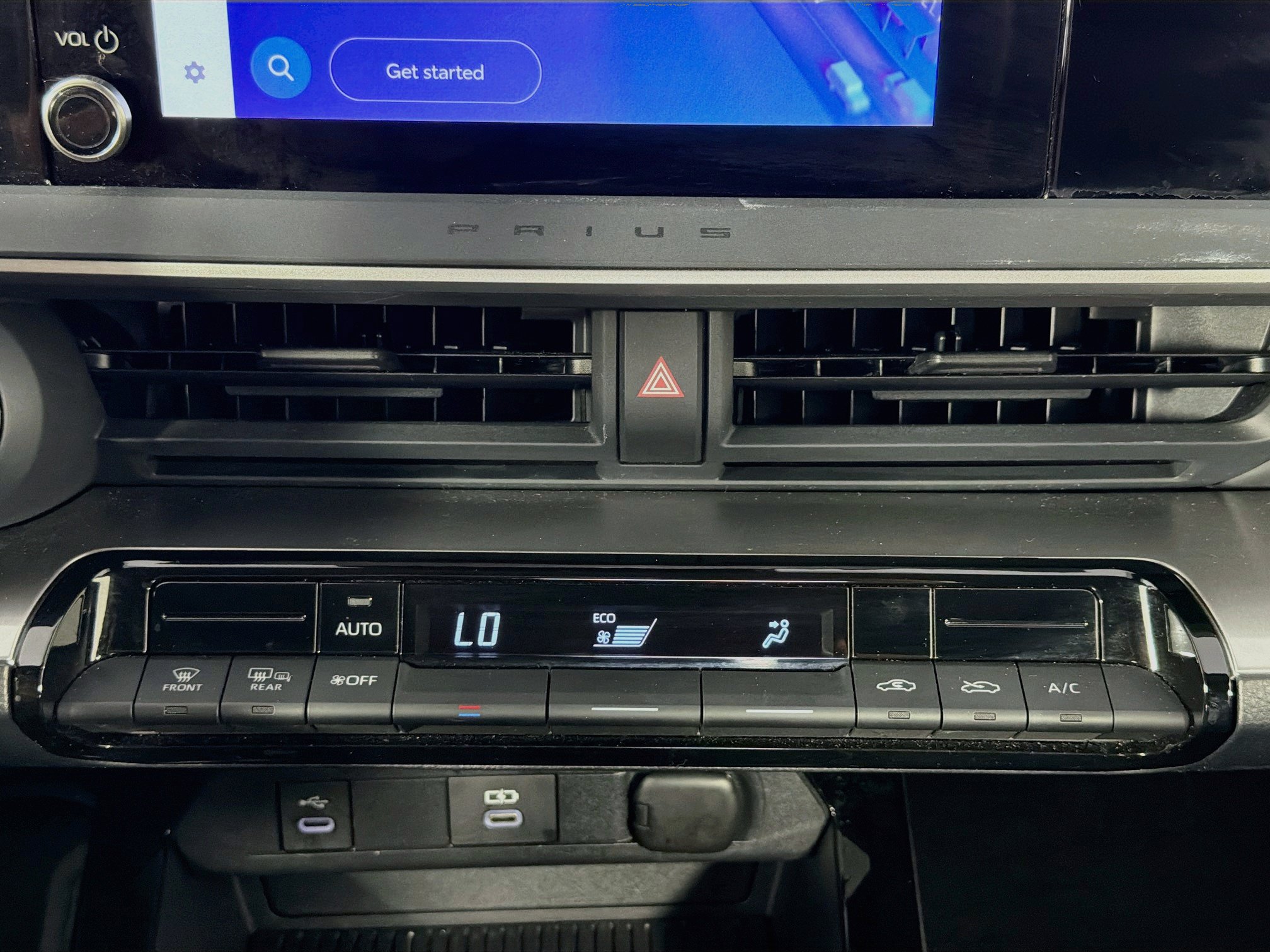 Used 2025 Toyota Prius LE FWD image 24