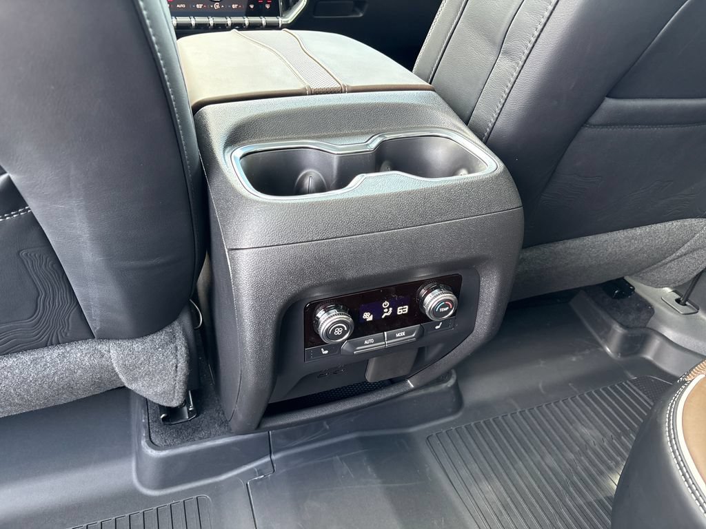New 2026 GMC Acadia Denali Ultimate w/ LPO, Floor Liner Package AWD/4WD image 43