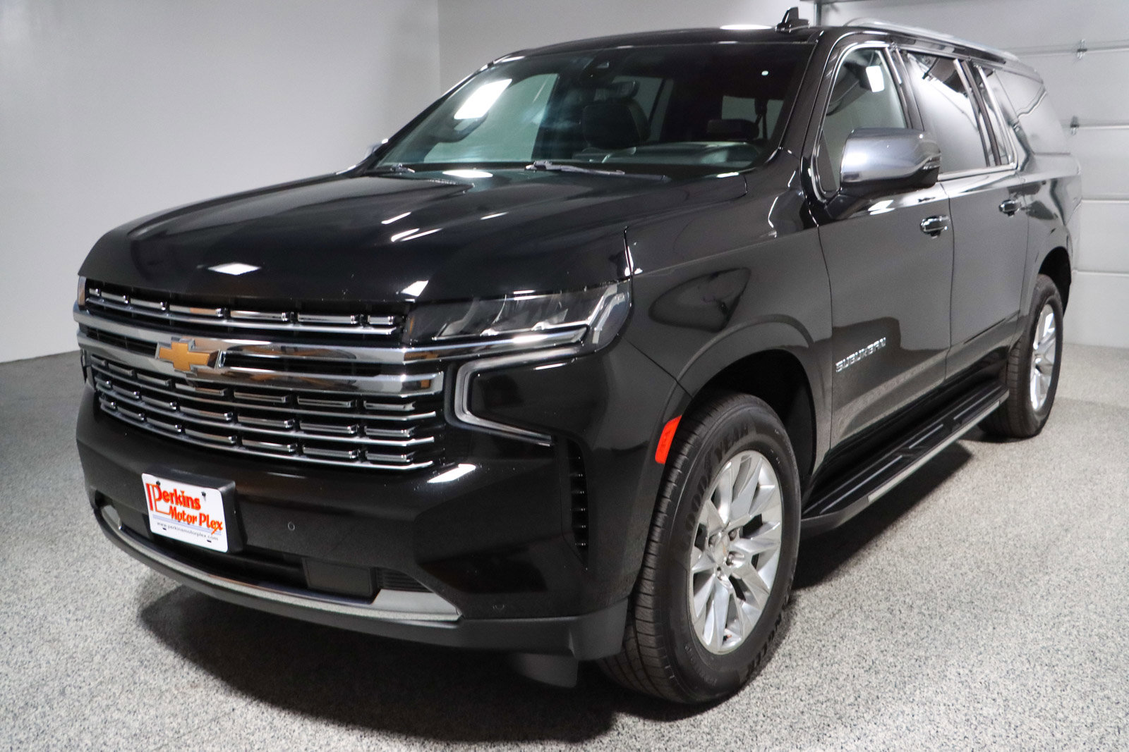 Used 2021 Chevrolet Suburban Premier w/ Premium Package image 38