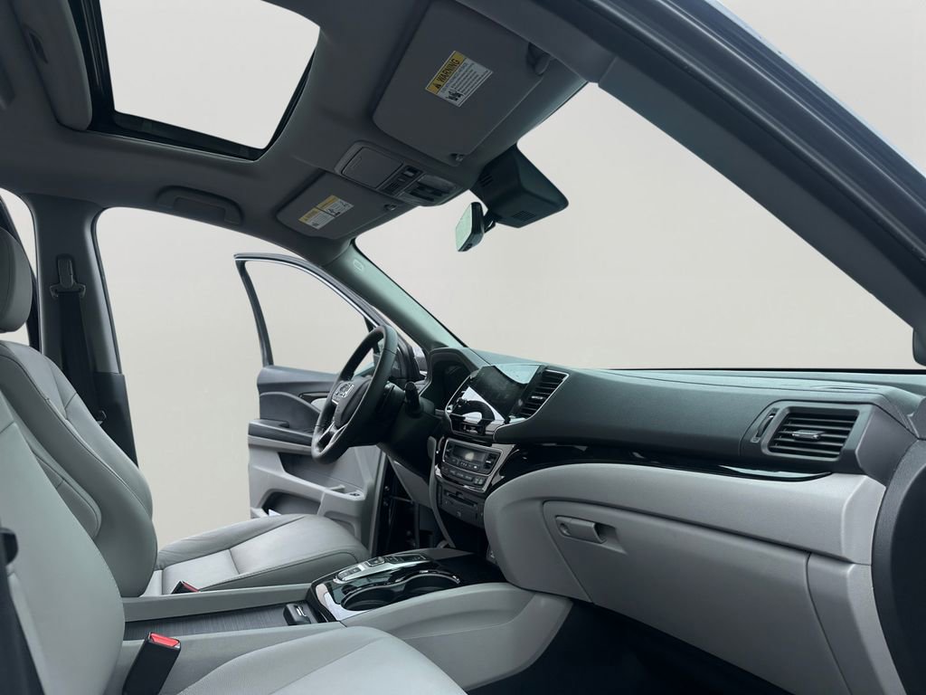 Used 2021 Honda Pilot Touring image 11