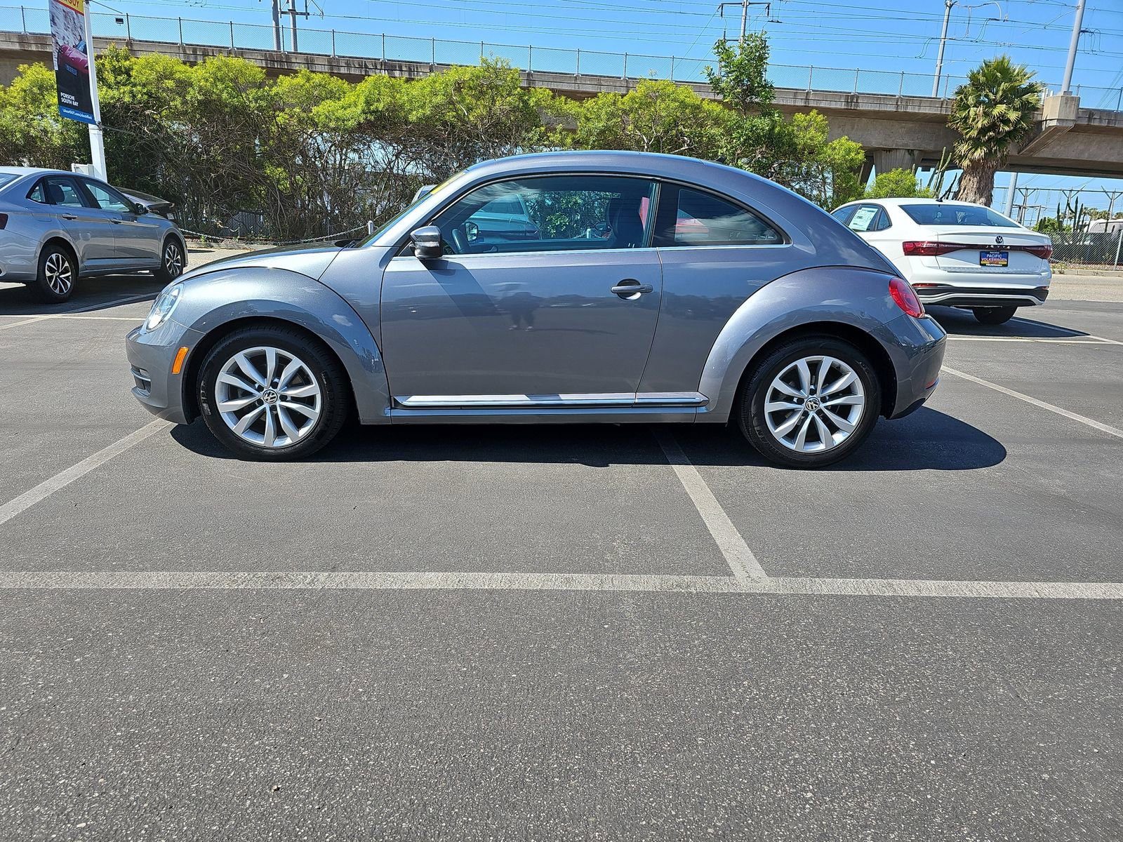 Used 2015 Volkswagen Beetle TDI image 8