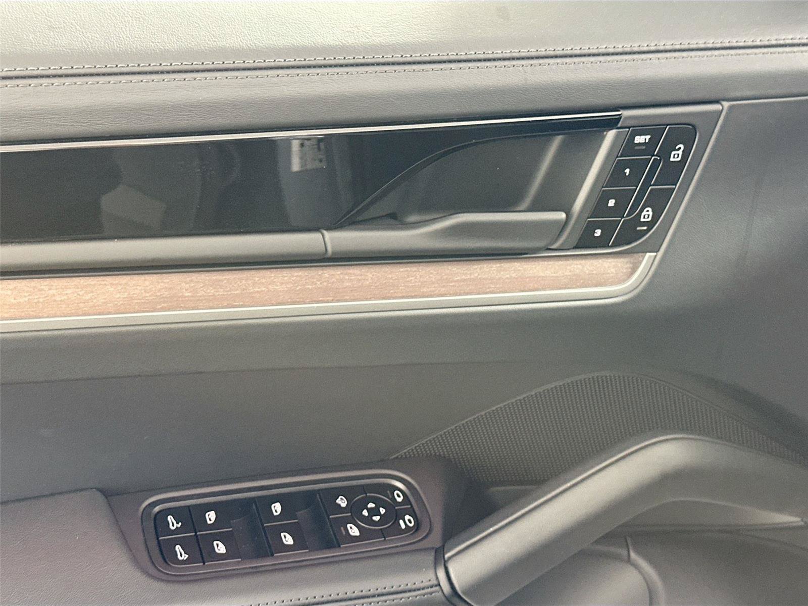 Certified 2026 Porsche Cayenne AWD/4WD image 30