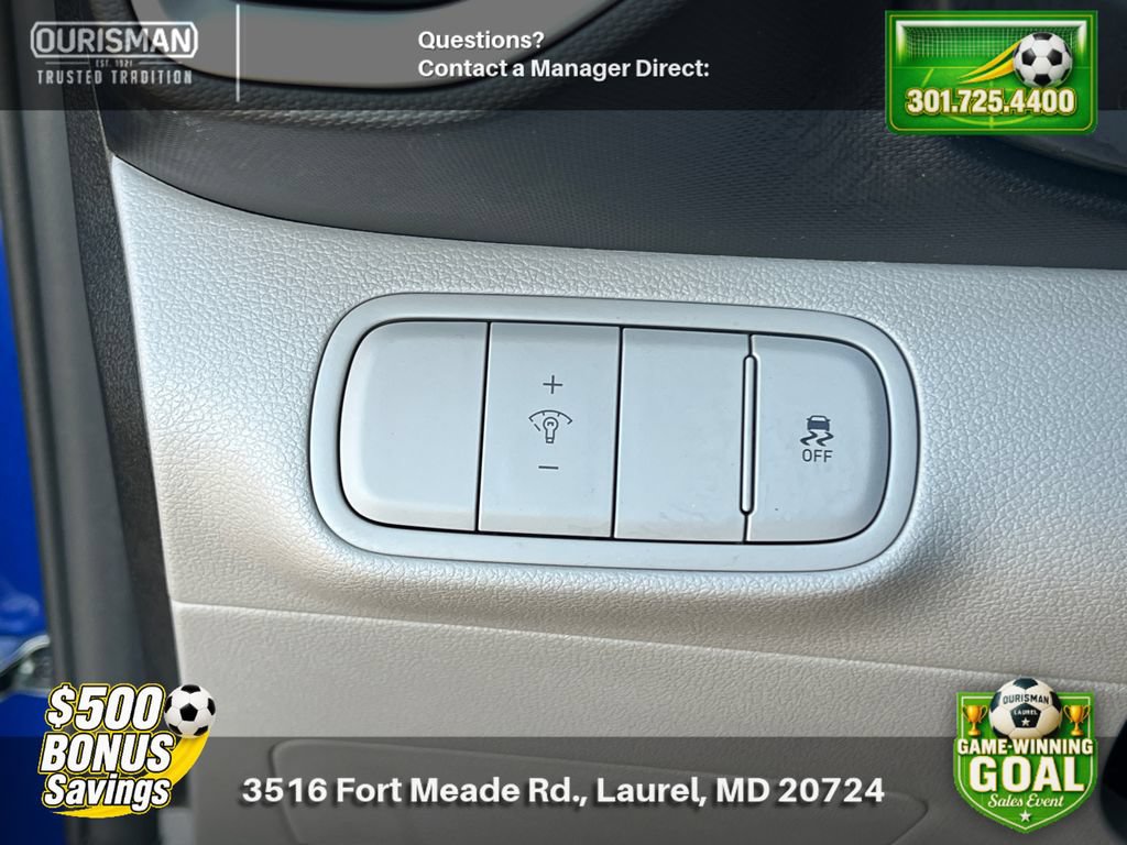 Used 2025 Hyundai Venue SEL FWD image 25