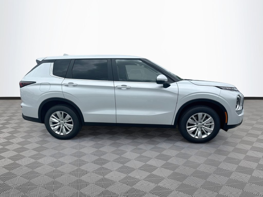 New 2026 Mitsubishi Outlander ES FWD image 4