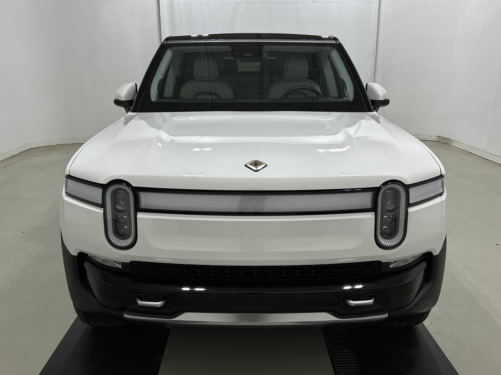 Used 2024 Rivian R1S Adventure AWD/4WD image 8