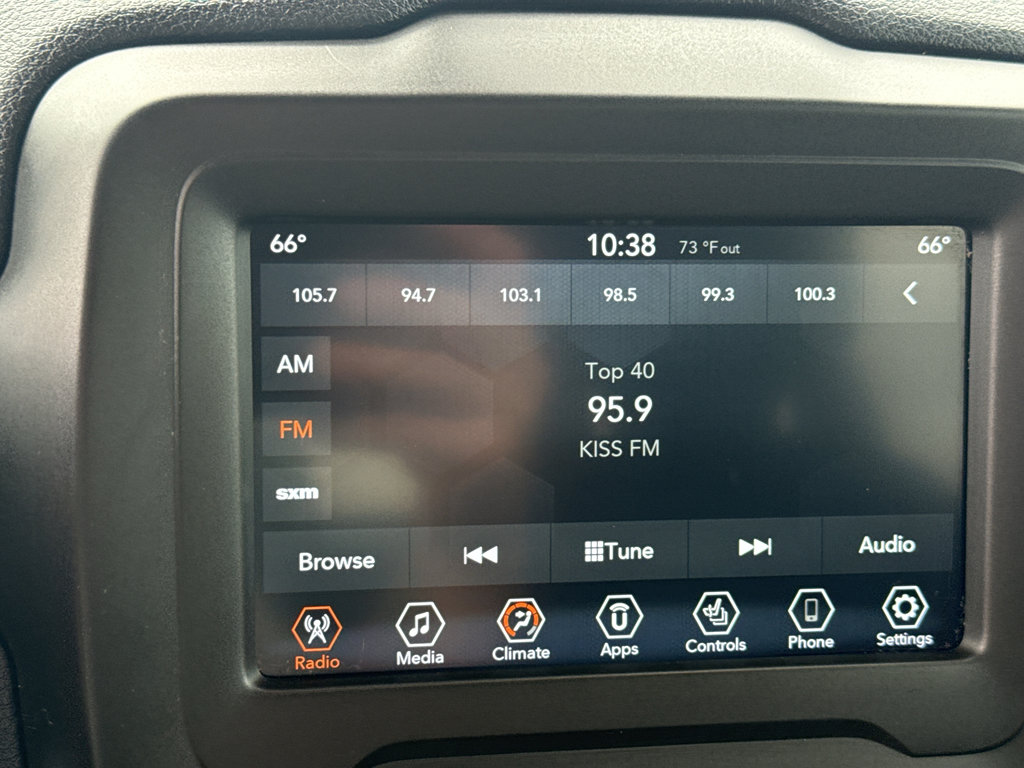 Used 2020 Jeep Renegade Latitude w/ Cold Weather Group AWD/4WD image 18