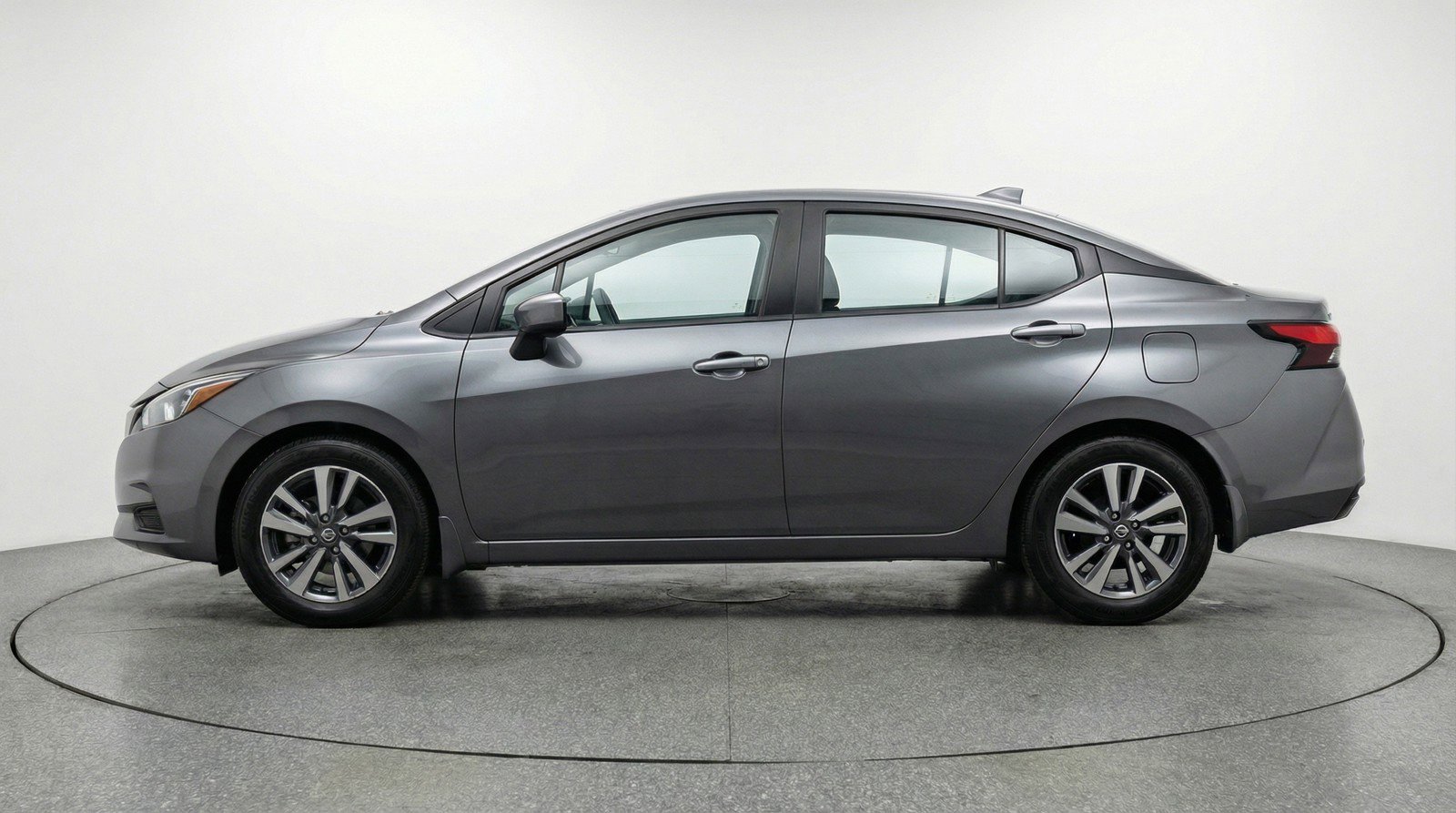 Used 2025 Nissan Versa SV FWD image 5