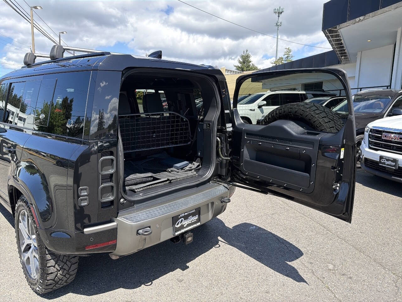 Used 2021 Land Rover Defender 110 X-Dynamic HSE AWD/4WD image 8
