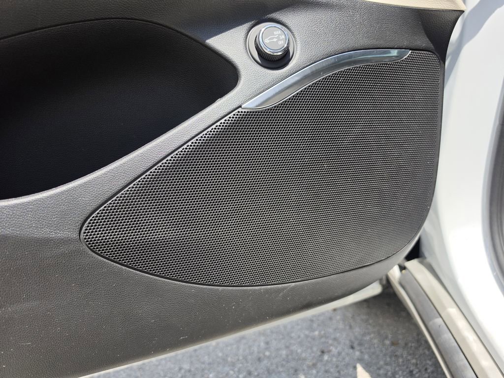 Used 2023 Buick Enclave Essence FWD image 19
