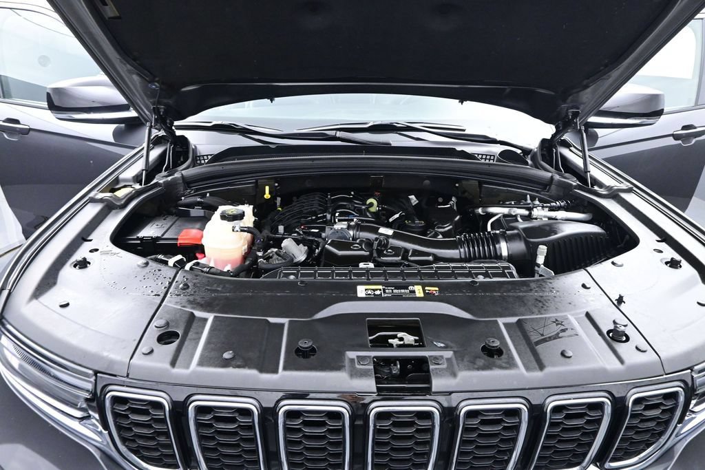 Used 2022 Jeep Grand Cherokee L Limited AWD/4WD image 28