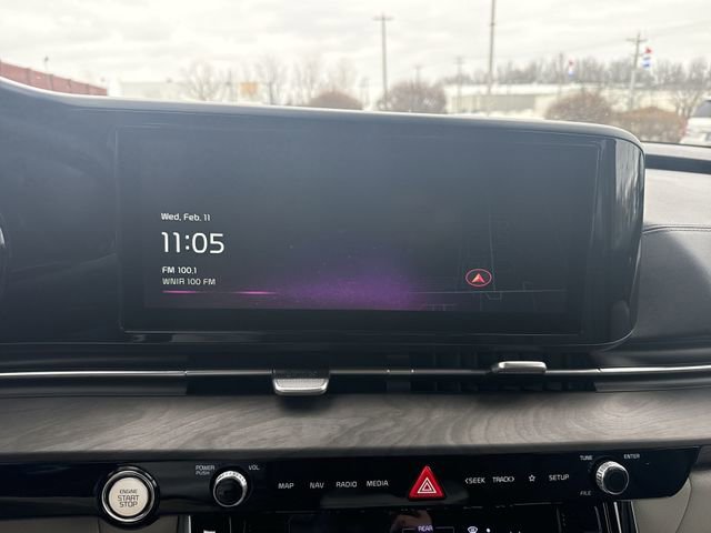 Used 2023 Kia Carnival EX image 14