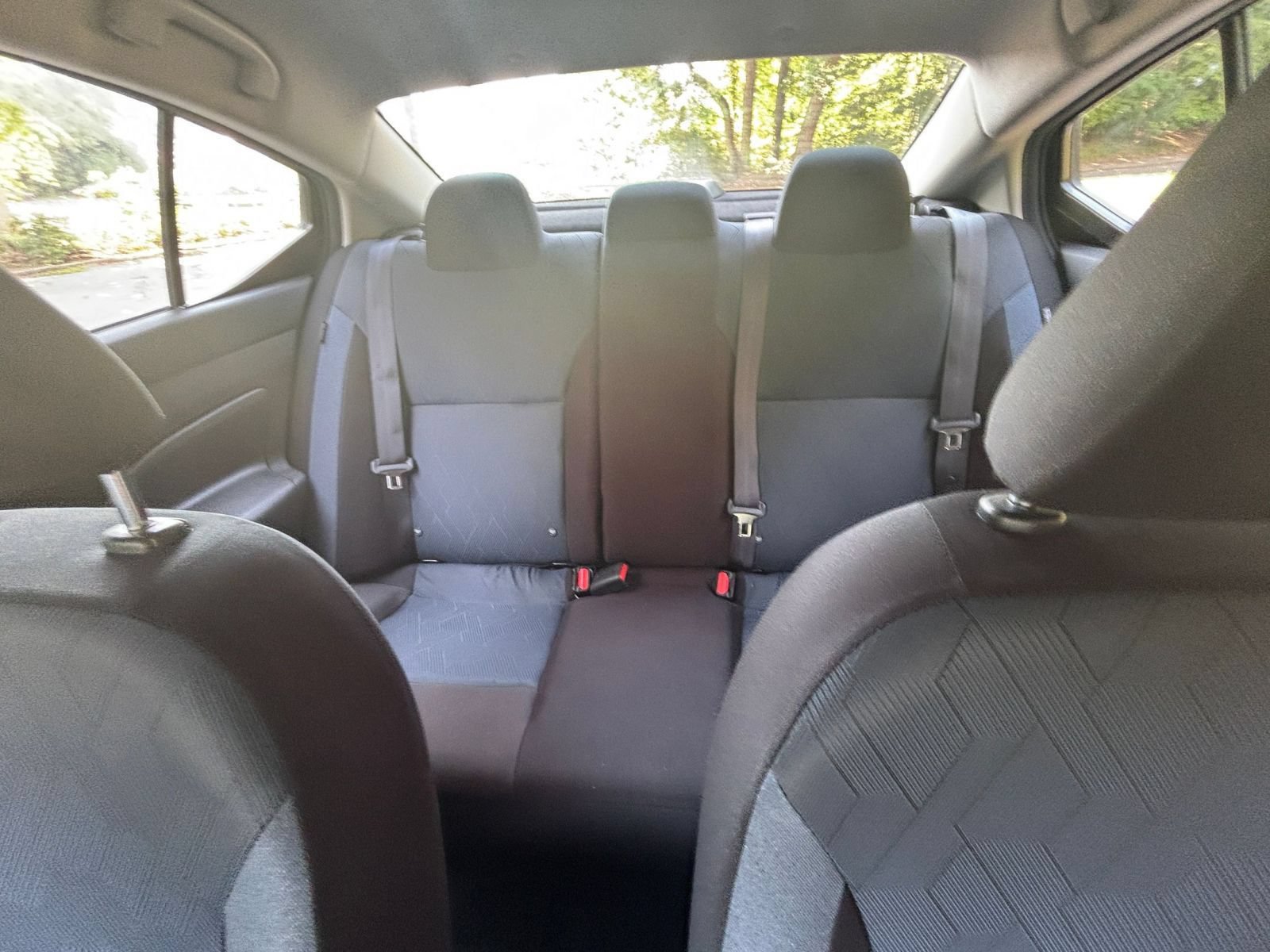 Used 2025 Nissan Versa SV FWD image 33