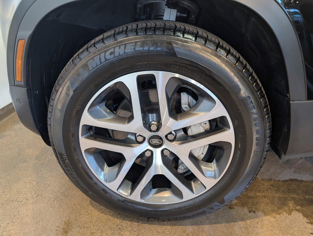 Used 2023 Land Rover Defender 130 SE image 7