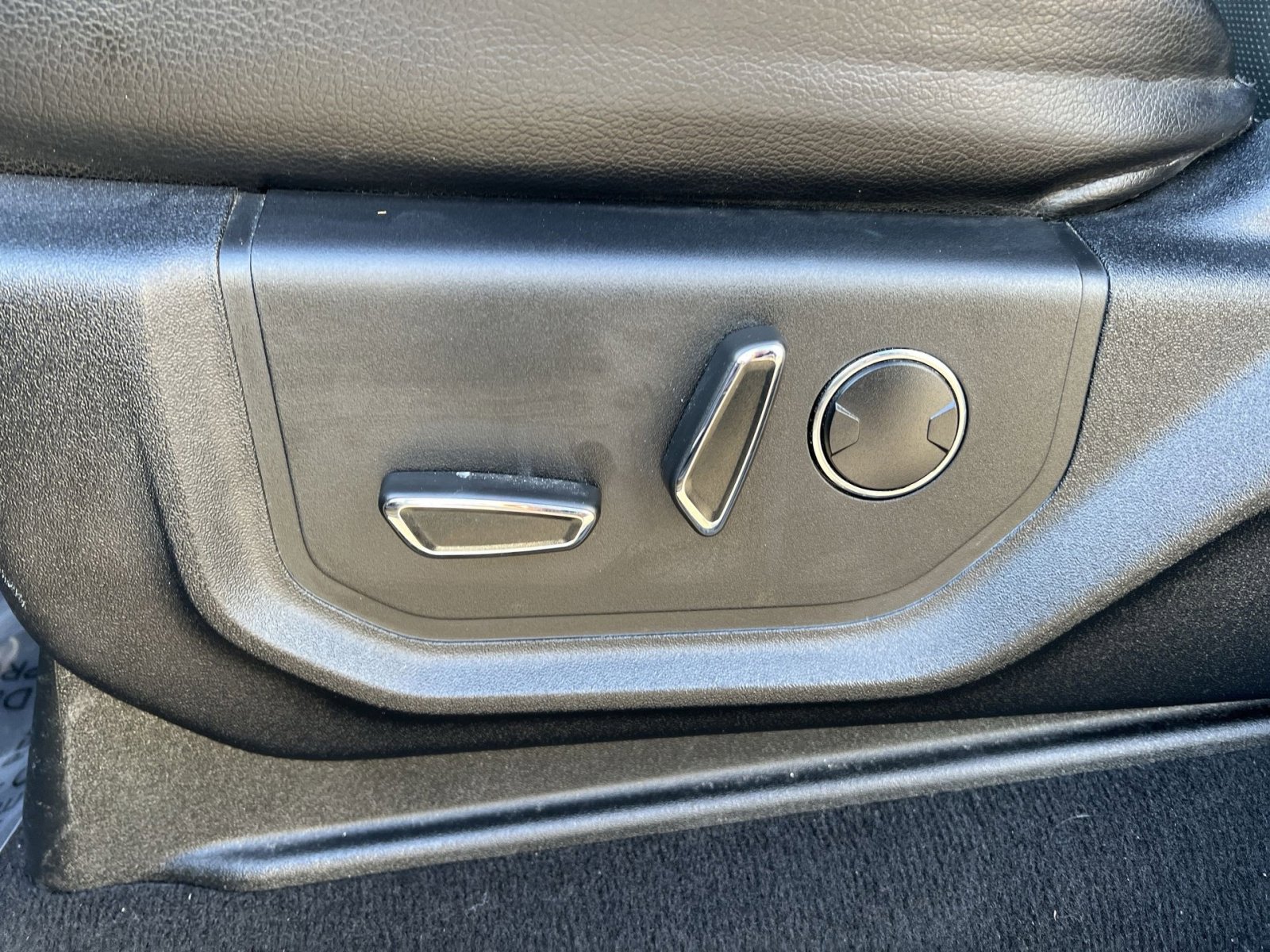 Used 2019 Ford F250 Lariat w/ Chrome Package image 14