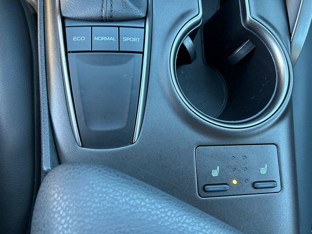 Used 2024 Toyota Camry SE w/ Cold Weather Package FWD image 35