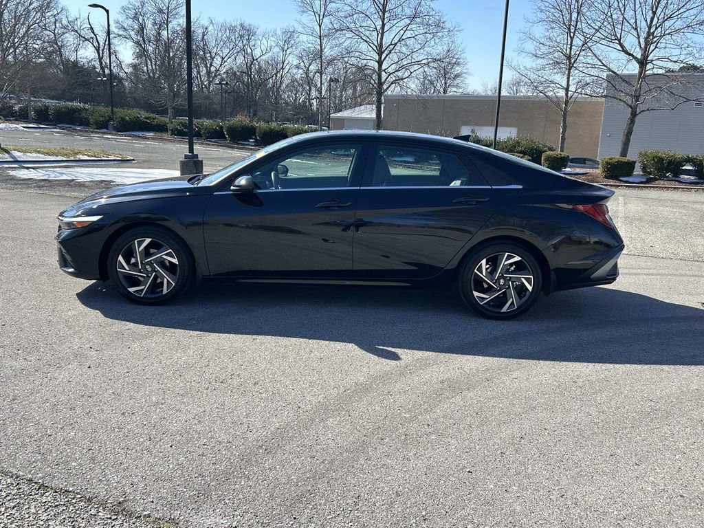 Certified 2025 Hyundai Elantra SEL image 4