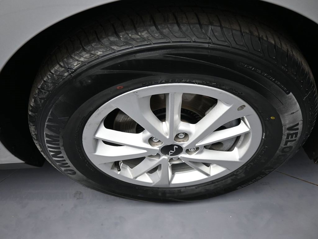 Certified 2023 Kia Carnival LX image 13