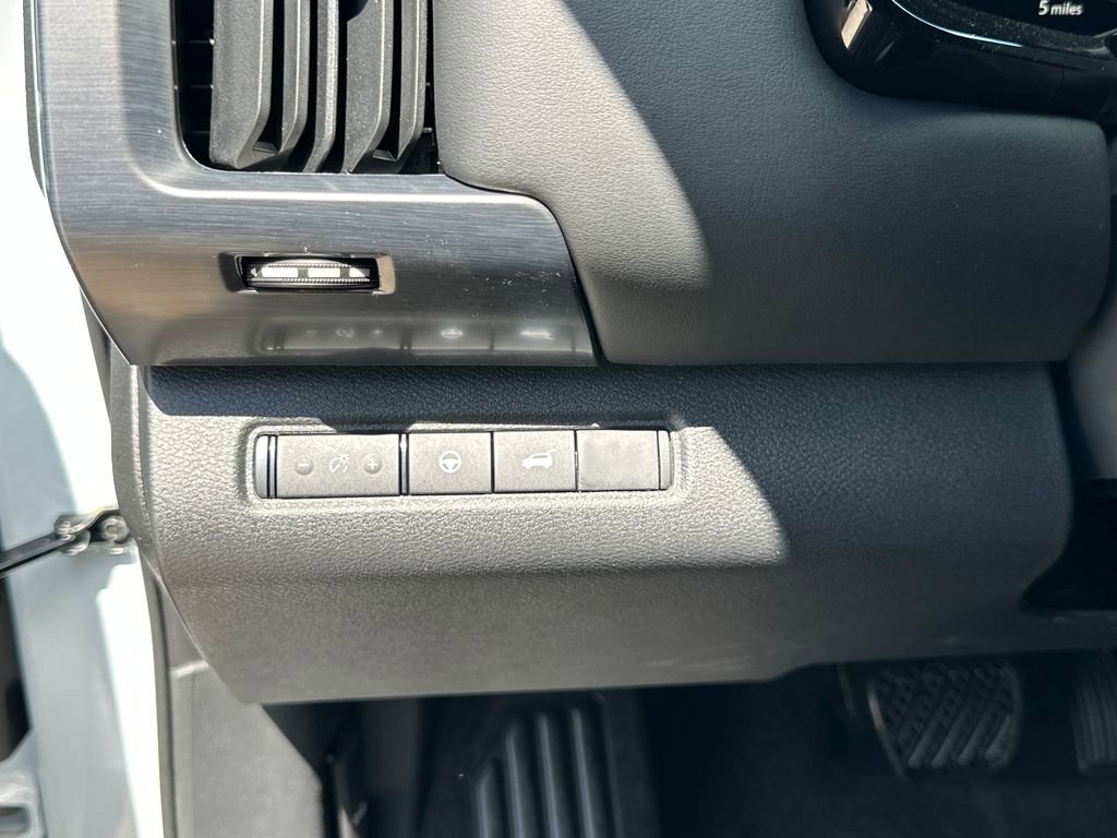 New 2026 Nissan Pathfinder SL image 12