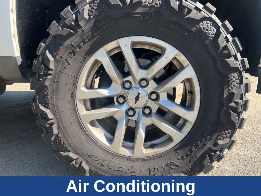 Used 2018 Chevrolet Silverado 1500 Custom w/ Custom Convenience Package AWD/4WD image 11