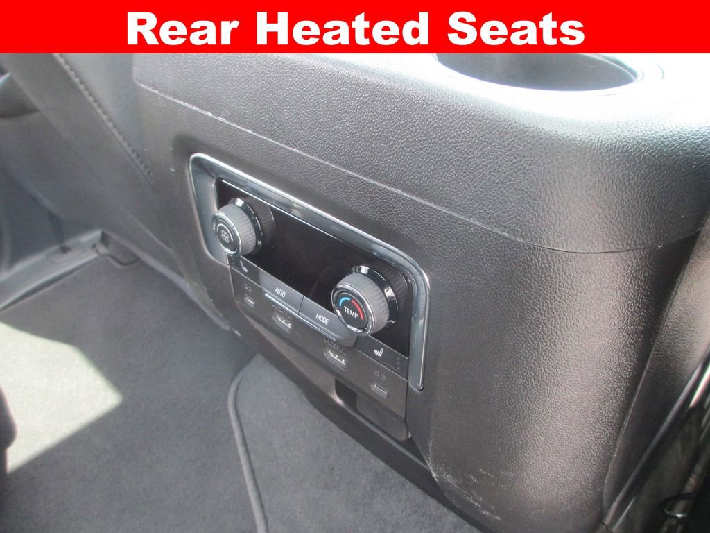 Used 2025 Chevrolet Suburban High Country AWD/4WD image 29