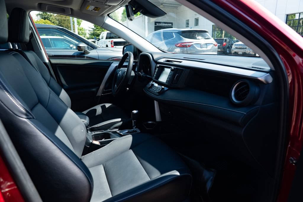 Used 2018 Toyota RAV4 Limited w/ Advanced Technology Package AWD/4WD image 25