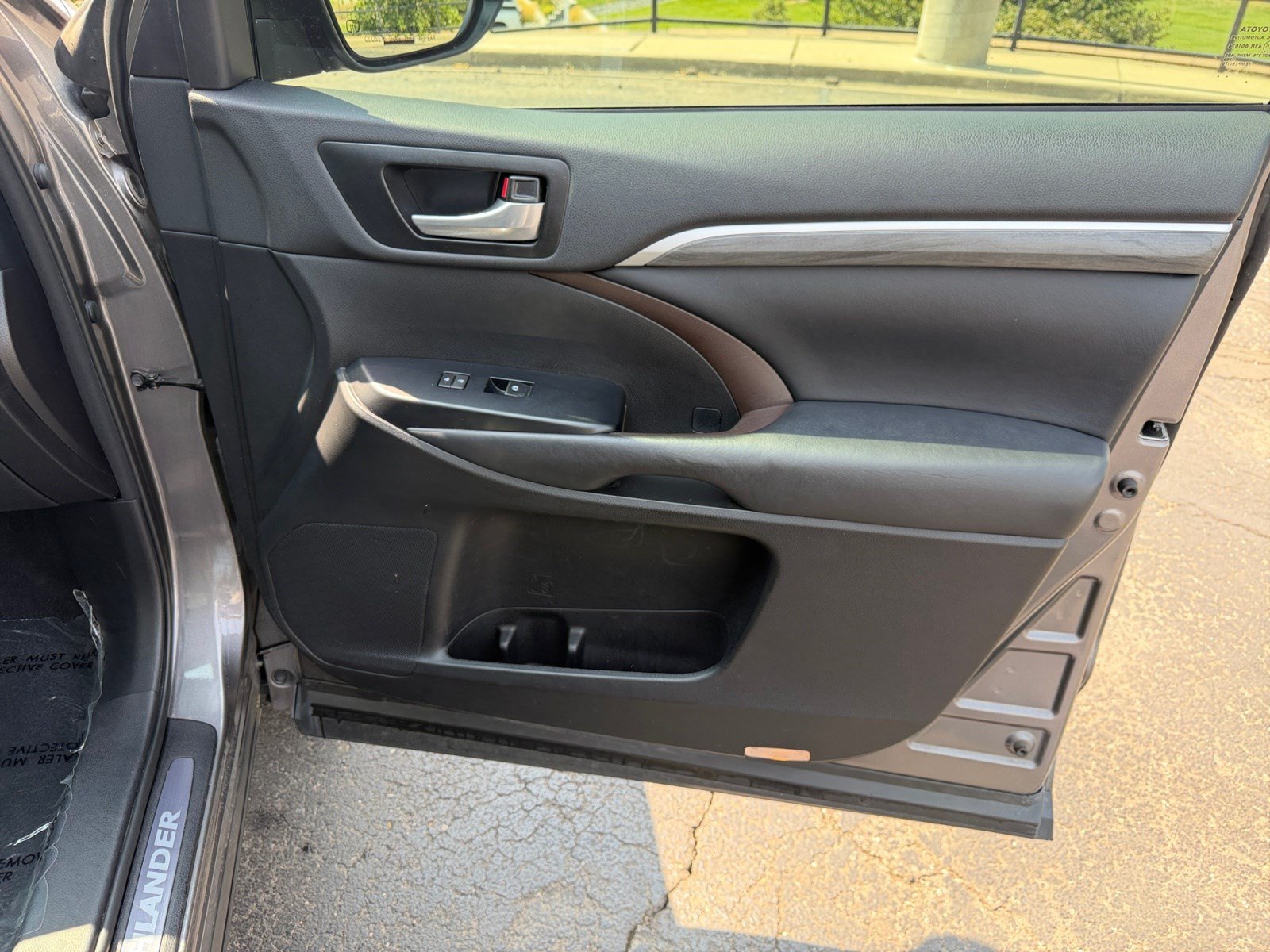 Used 2018 Toyota Highlander Limited Platinum AWD/4WD image 16
