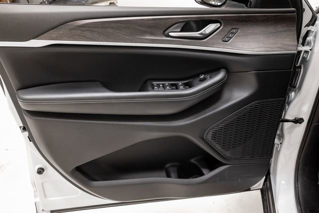 Certified 2023 Jeep Grand Cherokee Limited w/ Black Appearance Package image 7