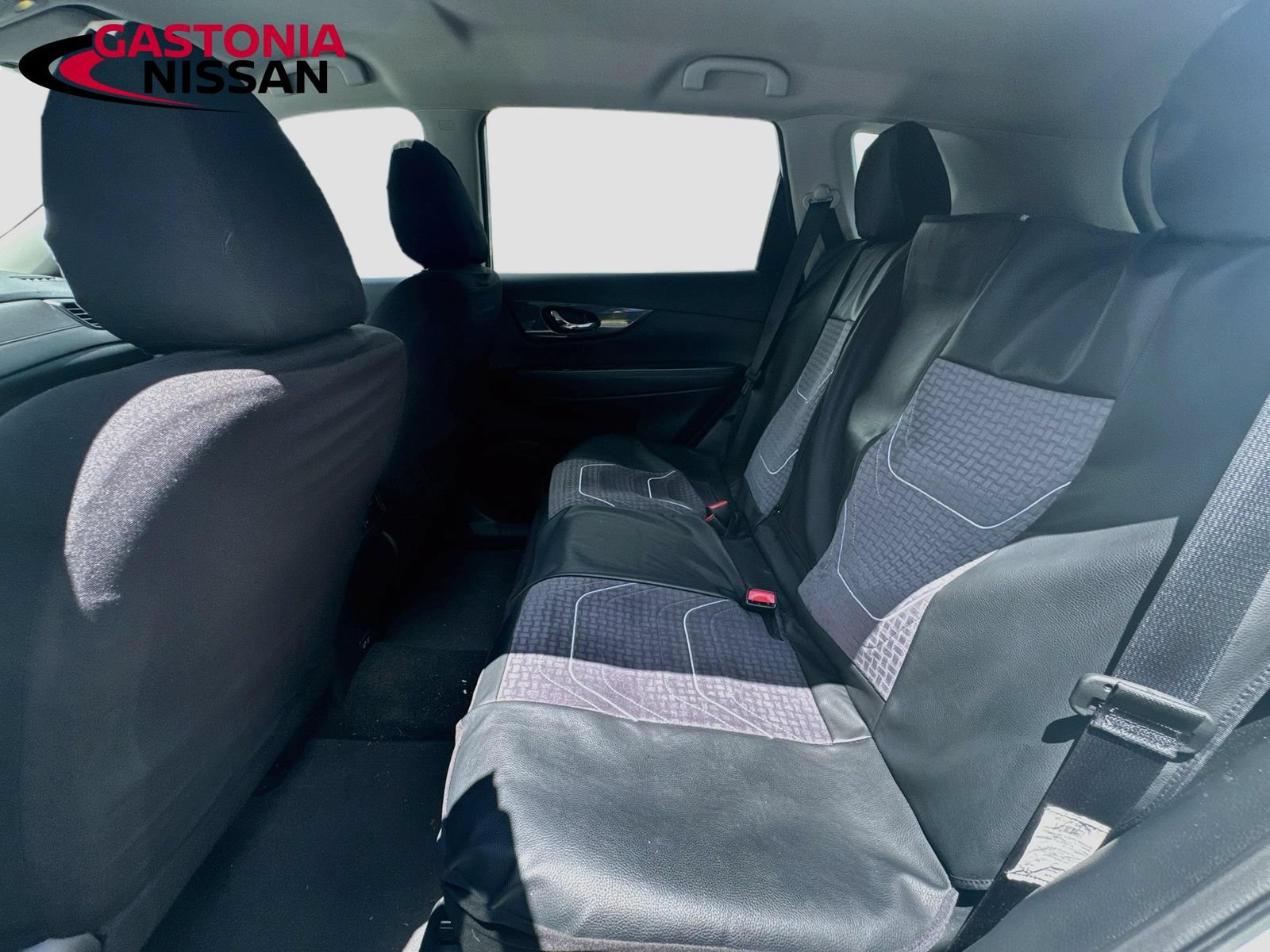 Used 2019 Nissan Rogue SV w/ Premium Package FWD image 33